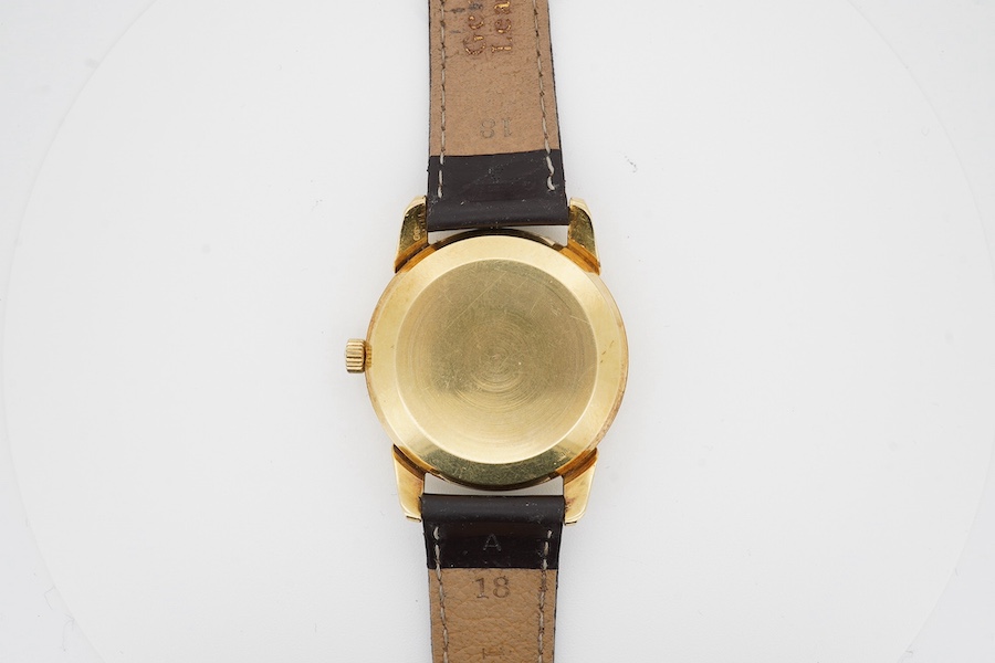 A gentleman's early 1960's 18ct gold Omega Seamaster automatic wrist watch, with baton numerals, movement c. 552, case diameter 34mm, on an associated leather strap. Condition - fair